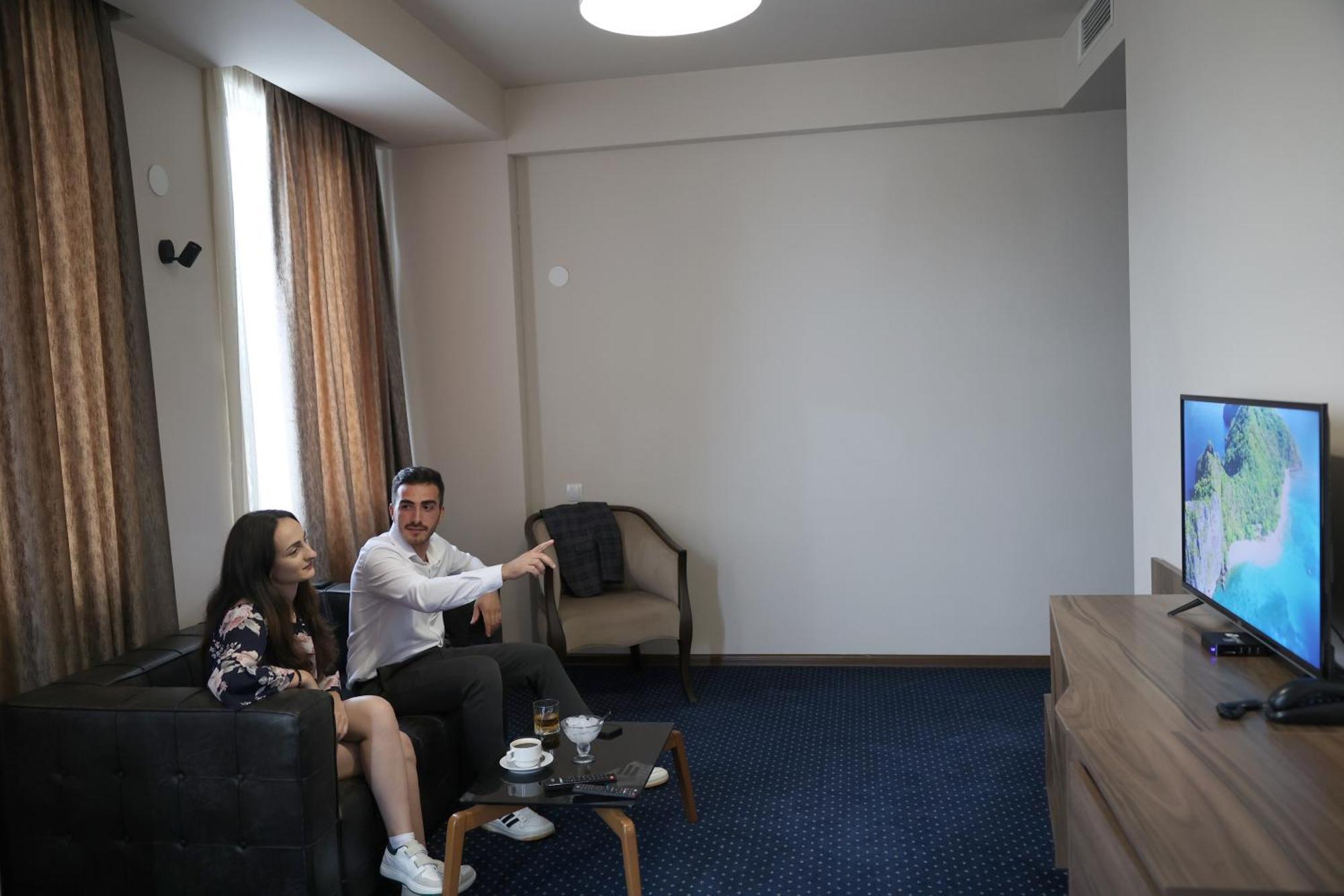 Garden Palace Zugdidi Bagian luar foto